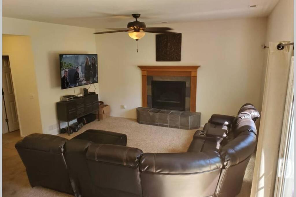 2 Master Suites/3 King Beds/4 Bath/Mins To Airport Colorado Springs Bagian luar foto